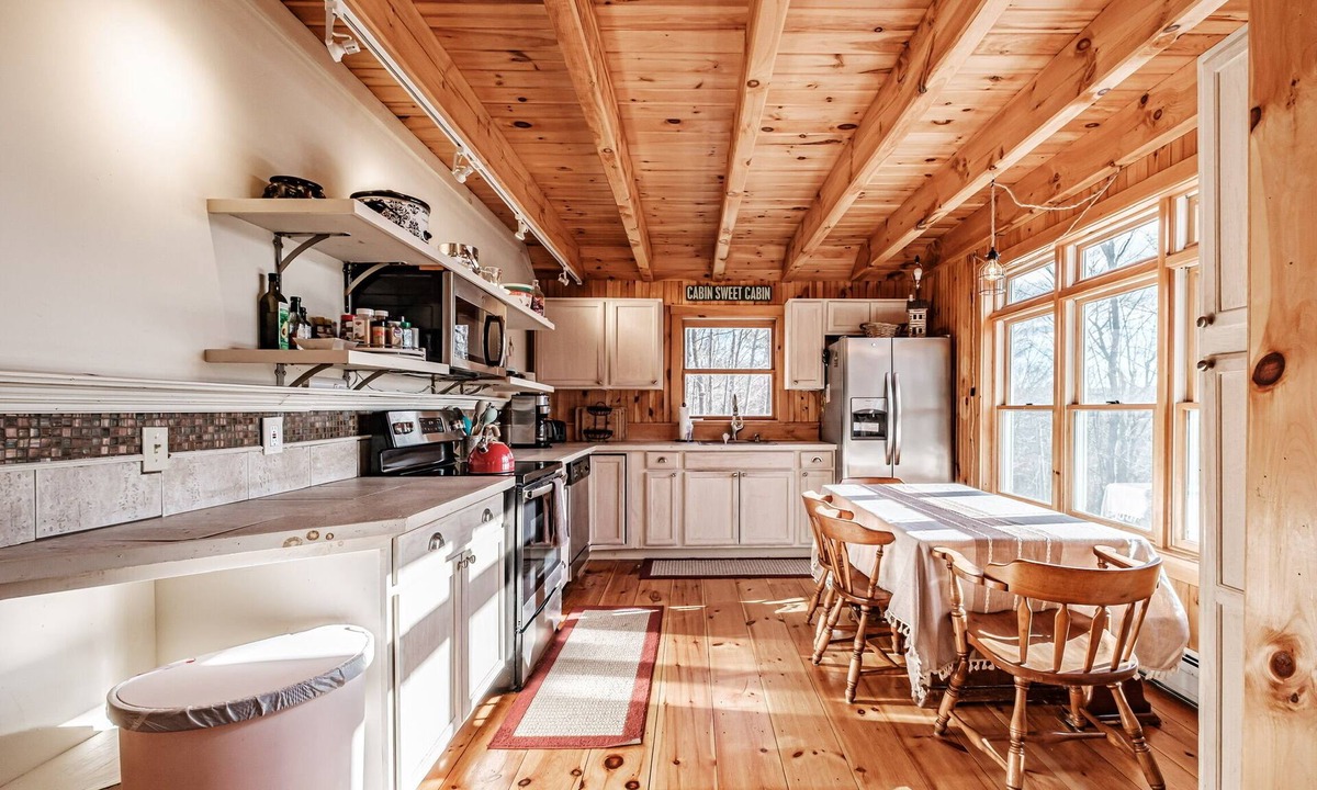 Bryant Pond Cabin | Cozy mountainside Sunday River Cabin Retreat