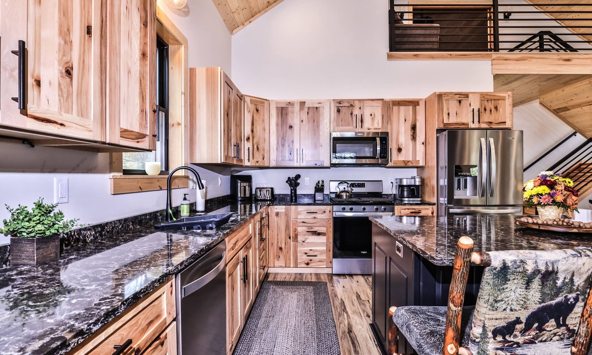 Eagle River House | Cozy NEW Lakefront Retreat on Pickerel Lake, FREE FIREWOOD, WIFI, CENTRAL AIR