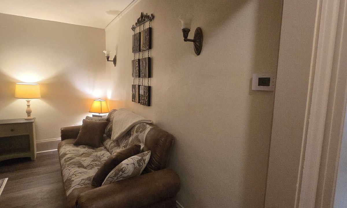 Hibbing Apartment | Cozy newly remodeled studio in Historic Hibbing.