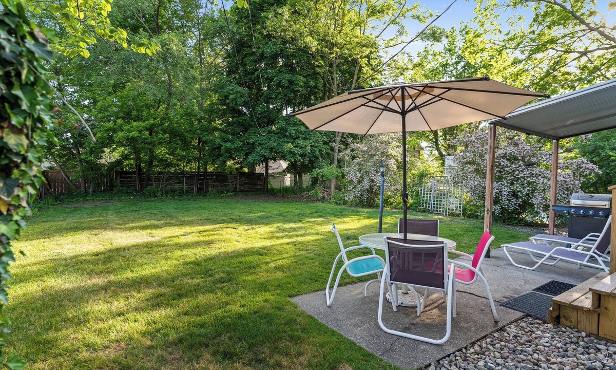 Grand Haven House | Cozy Pet Friendly Home | Minutes from Lake Michigan