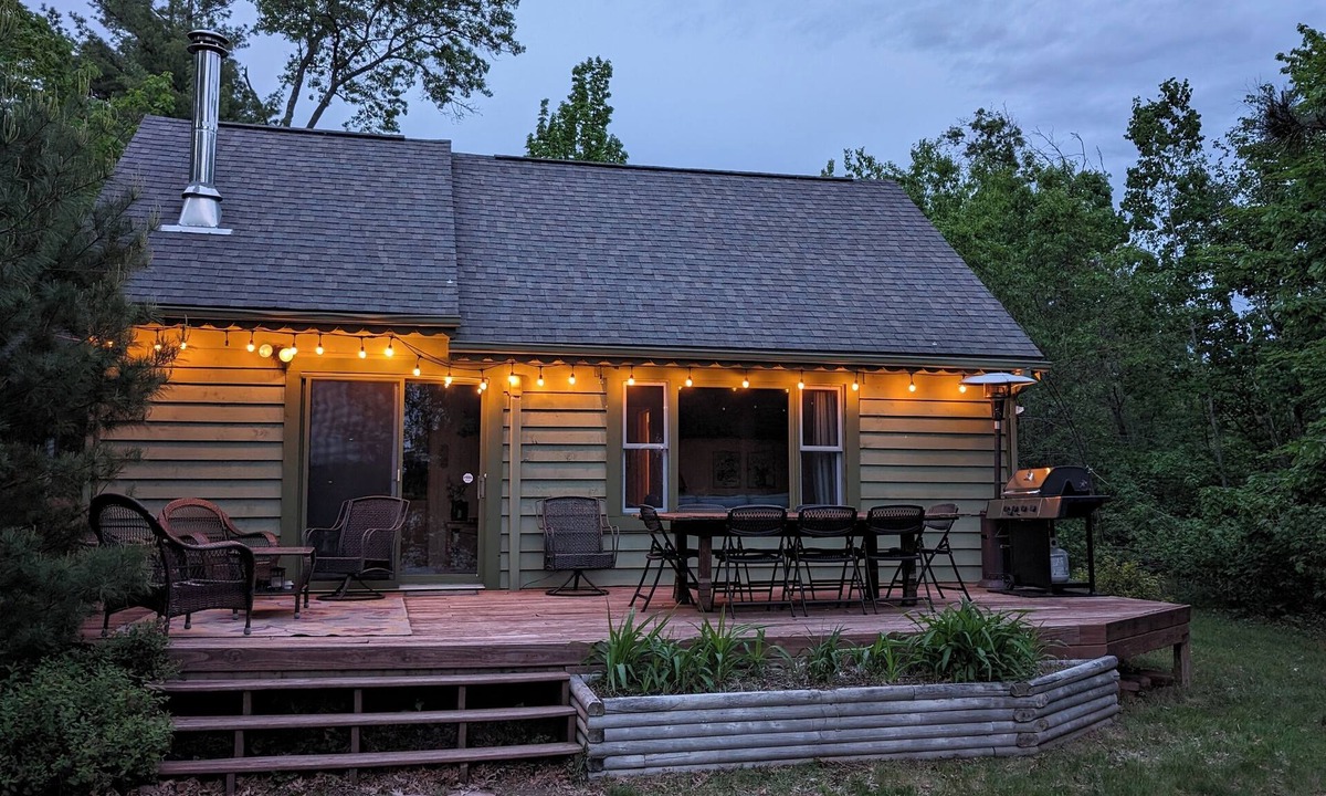Webster Cabin | Cozy Private Lake Cottage 3-bedroom in the Northwoods with AC, Wi-Fi