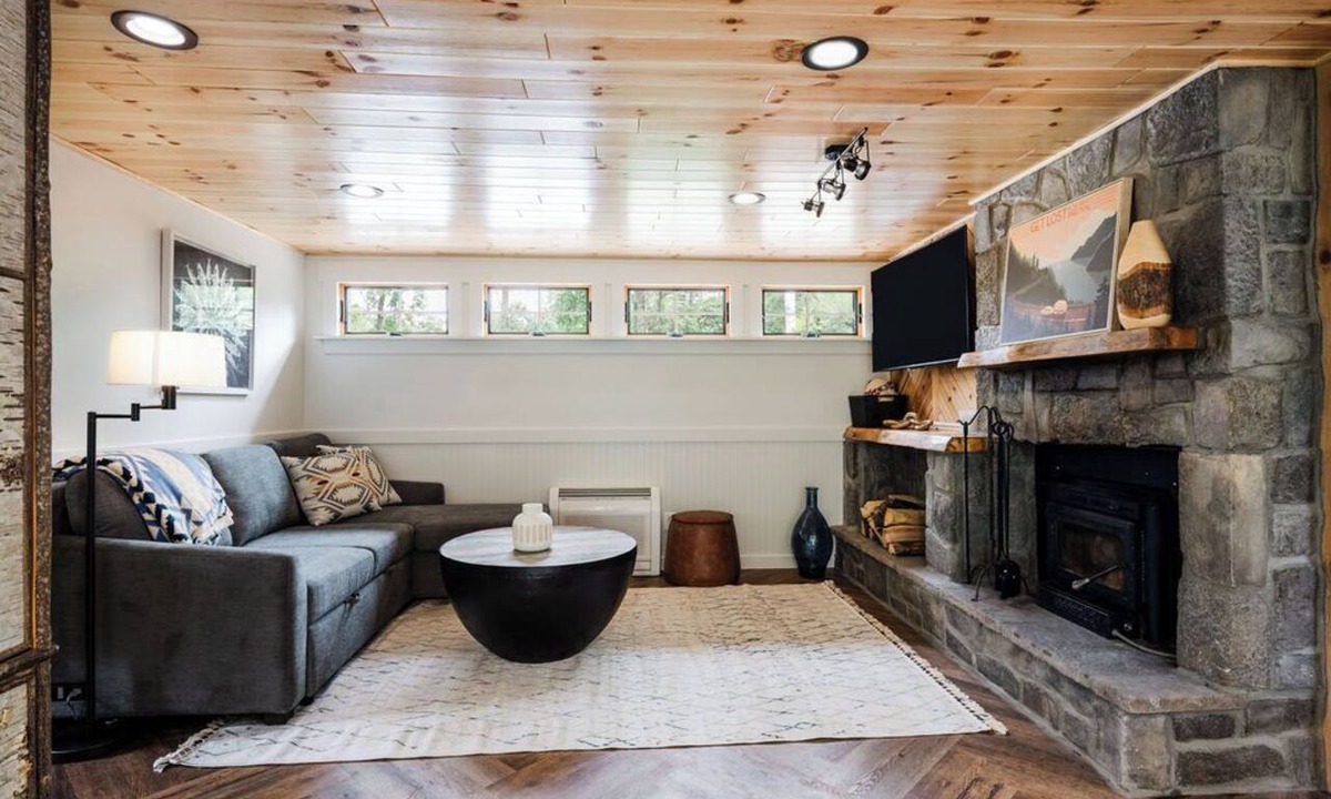 East Jordan Cabin | Cozy River Cabin | Private Deck & Shared Riverside