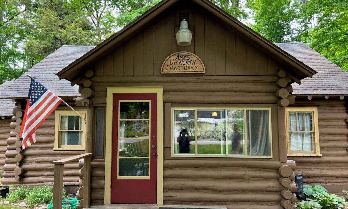Honor Cabin | Cozy/rustic cabin in the woods.linens provided!