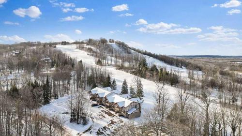 Bessemer Villa | Cozy Ski Lodge Condo I Alpen Villas at Powderhorn Mountain