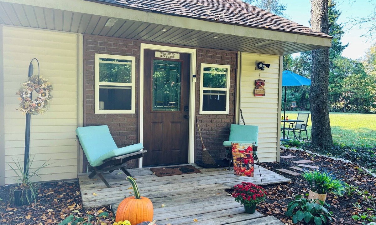 Fenton Cabin | Cozy studio cabin-peaceful, private and secluded
