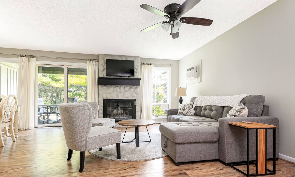 Acme Condo | ♕ Cozy & Stylish 2 King 2BDR Condo @ Hilltop > 5735