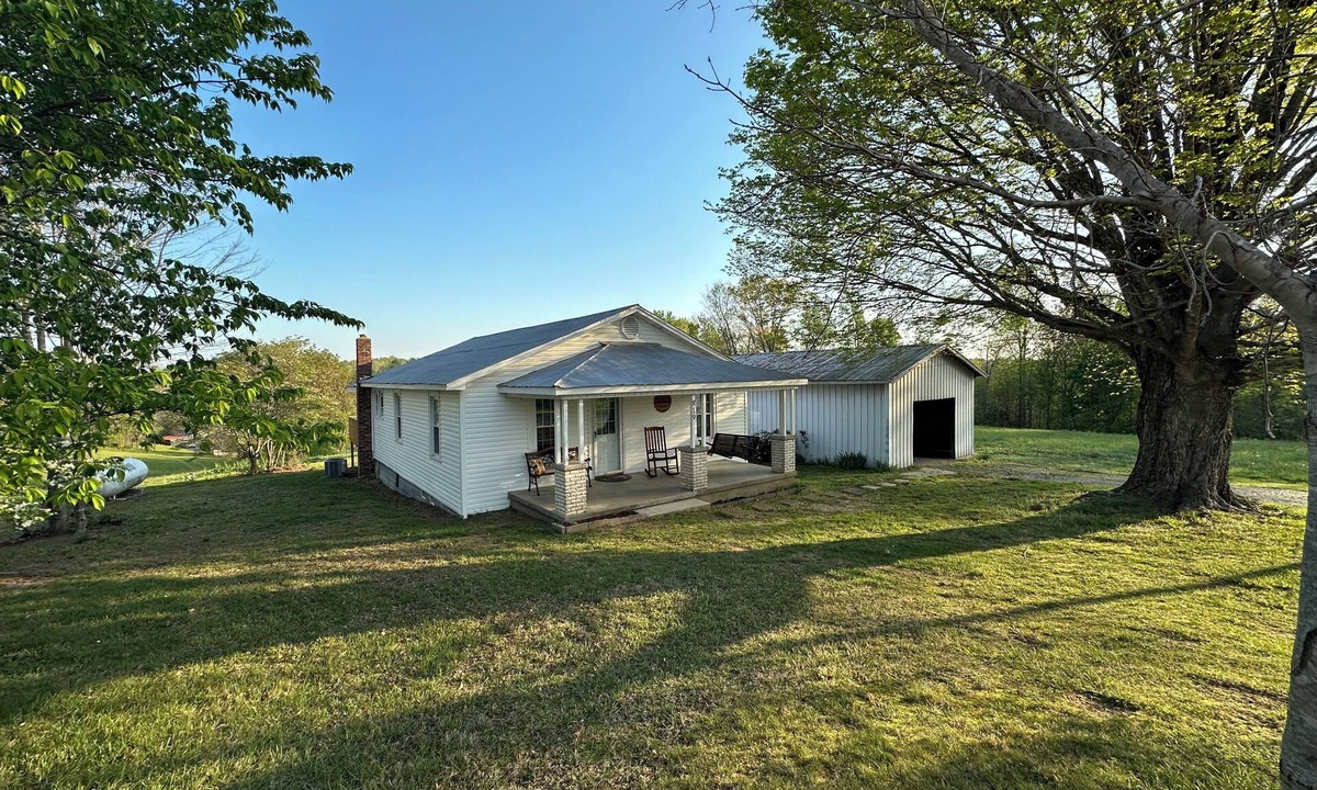 Albany House | Cozy Three Bedroom House Near Marina Rowena