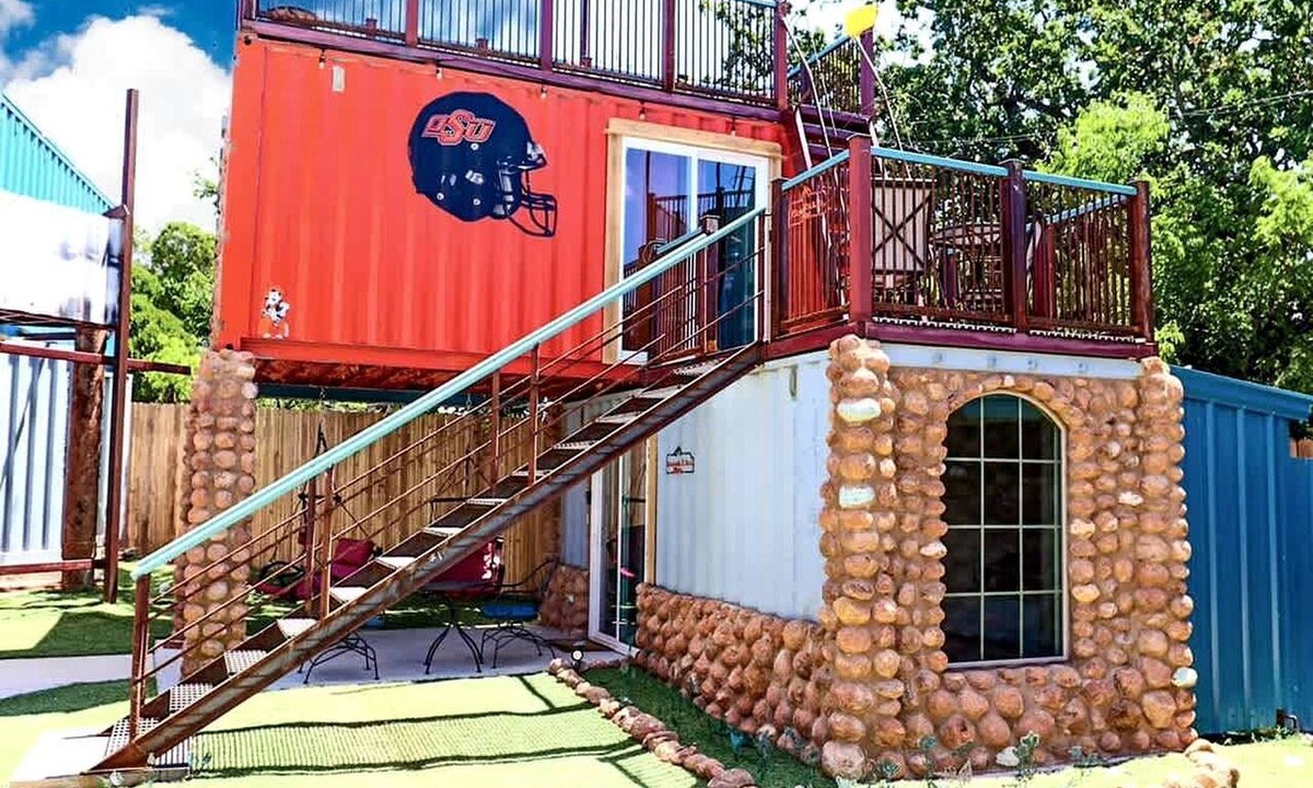 Medicine Park Cabin | Cozy Tiny House with Rooftop Deck near Wichita Mountains in Medicine Park, Oklahoma