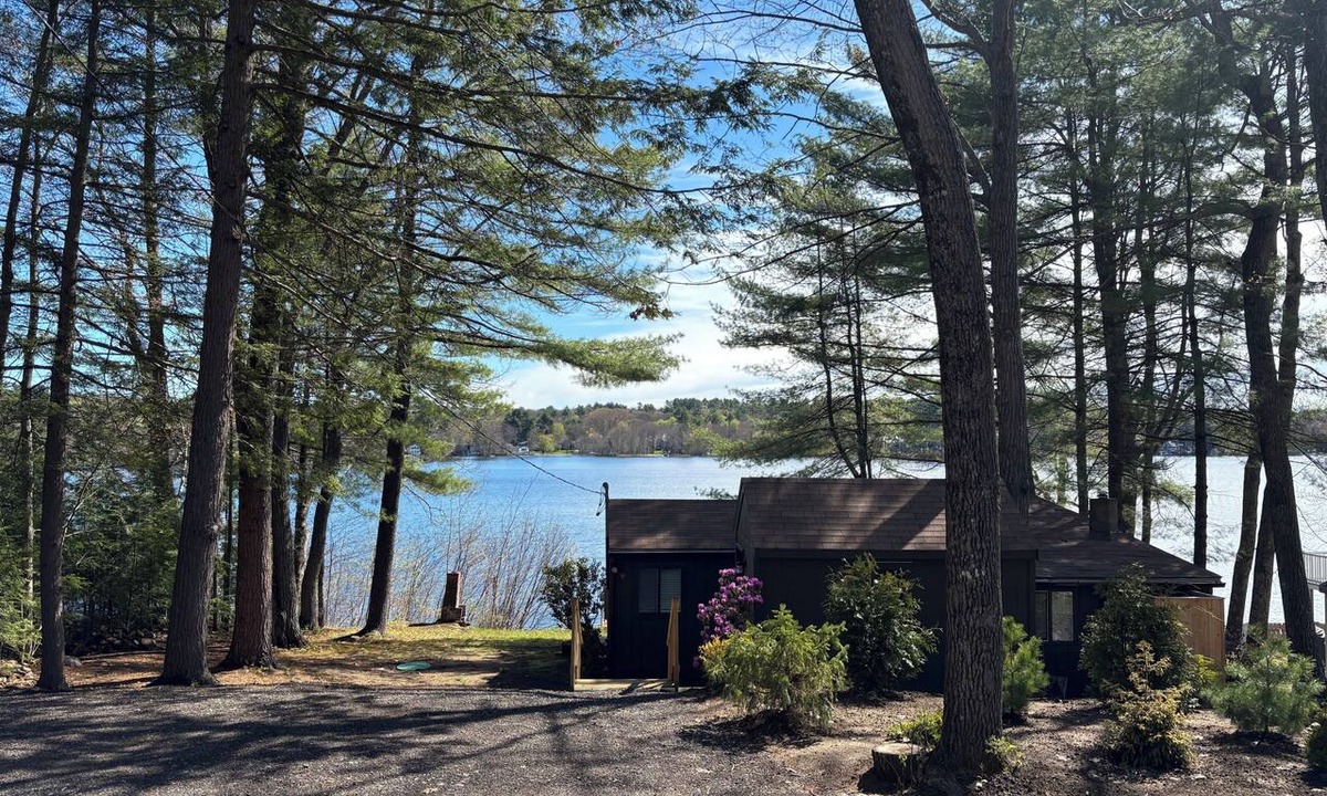 Windham House | Cozy, Tranquil Lakefront Retreat