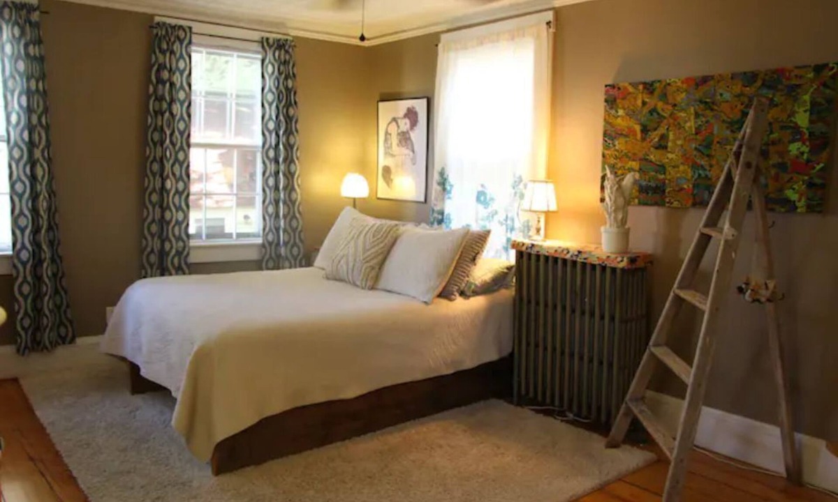West End Apartment | Cozy West End apartment minutes from the Old Port