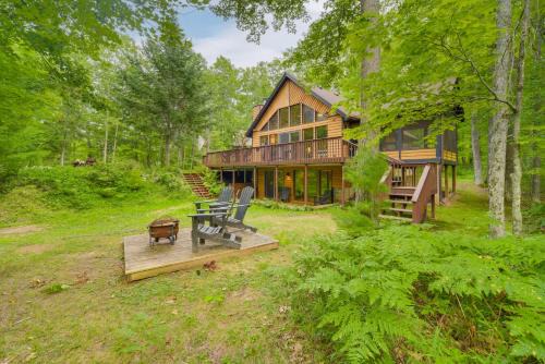 Hayward House | Cozy Wisconsin Cabin w/Deck, Kayaks & Lake Views!