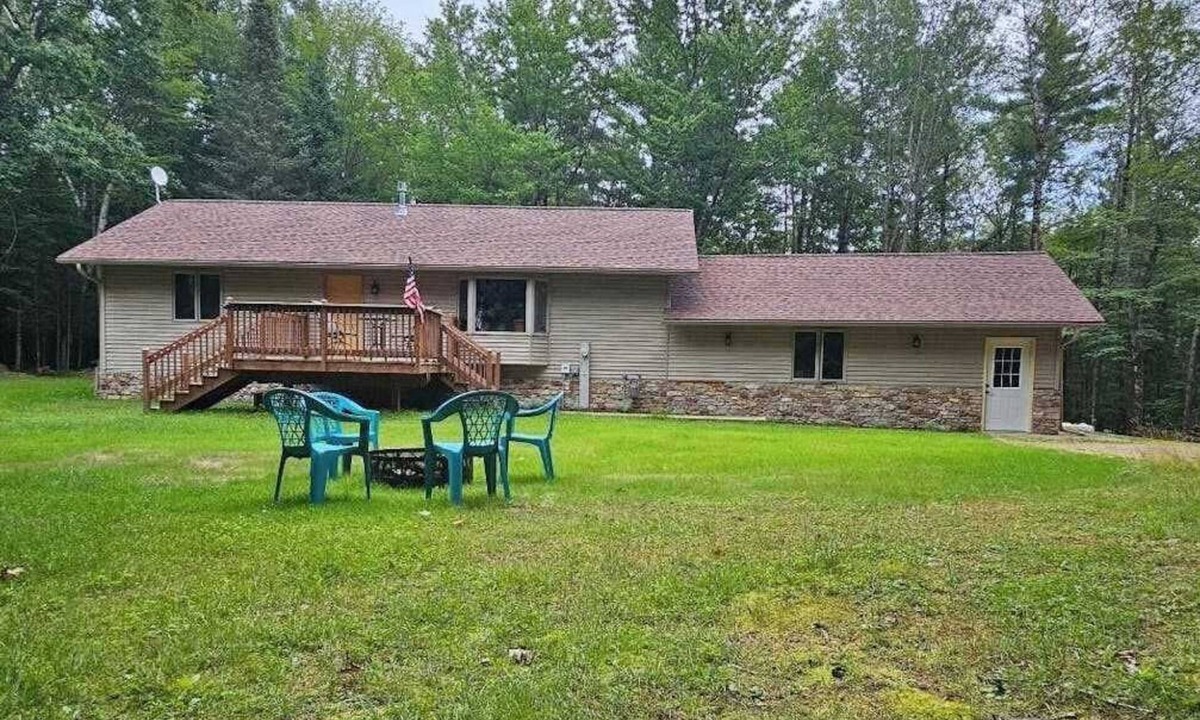 Eagle River House | Cozy Wooded home with WIFI, Gas Grill, Two Kitchens, Near Lakes & Trails