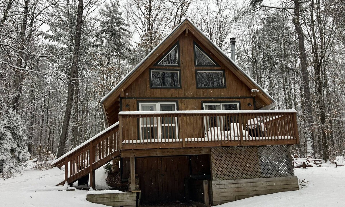 Lovell Ski Chalet | Cozy wooden chalet in the mountains, rivers, and lakes of the White Mountains.