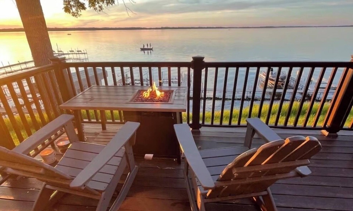 Osakis Cabin | Cozy year round cabin on Lake Osakis with game room, deck and kayaks!