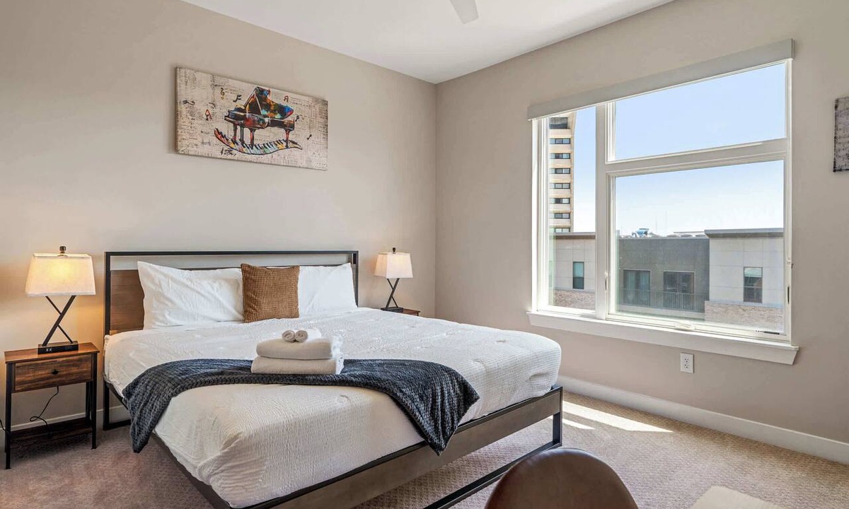 Chatham-Arch Apartment | CozySuites - Penrose on Mass w/pool & parking #5