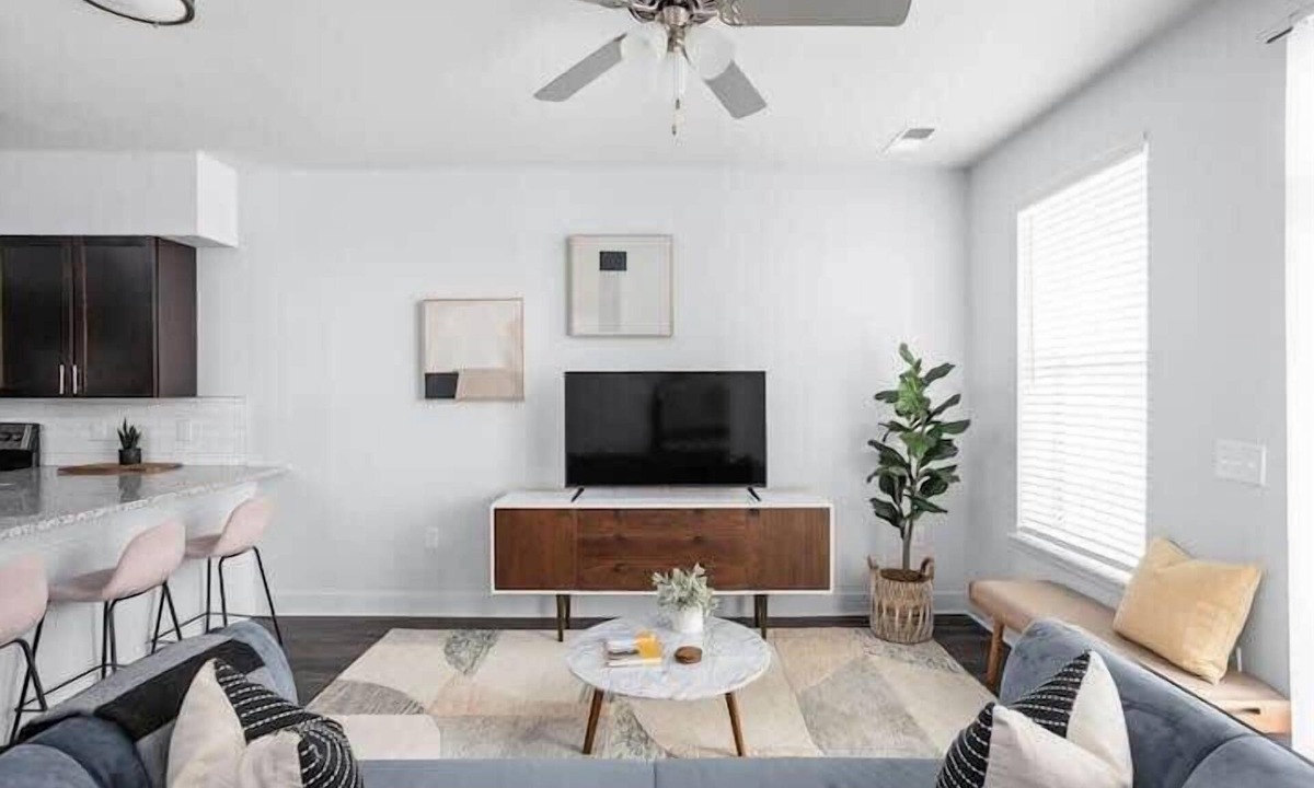 Indianapolis Apartment | CozySuites Stunning 4BR next to Whole Foods