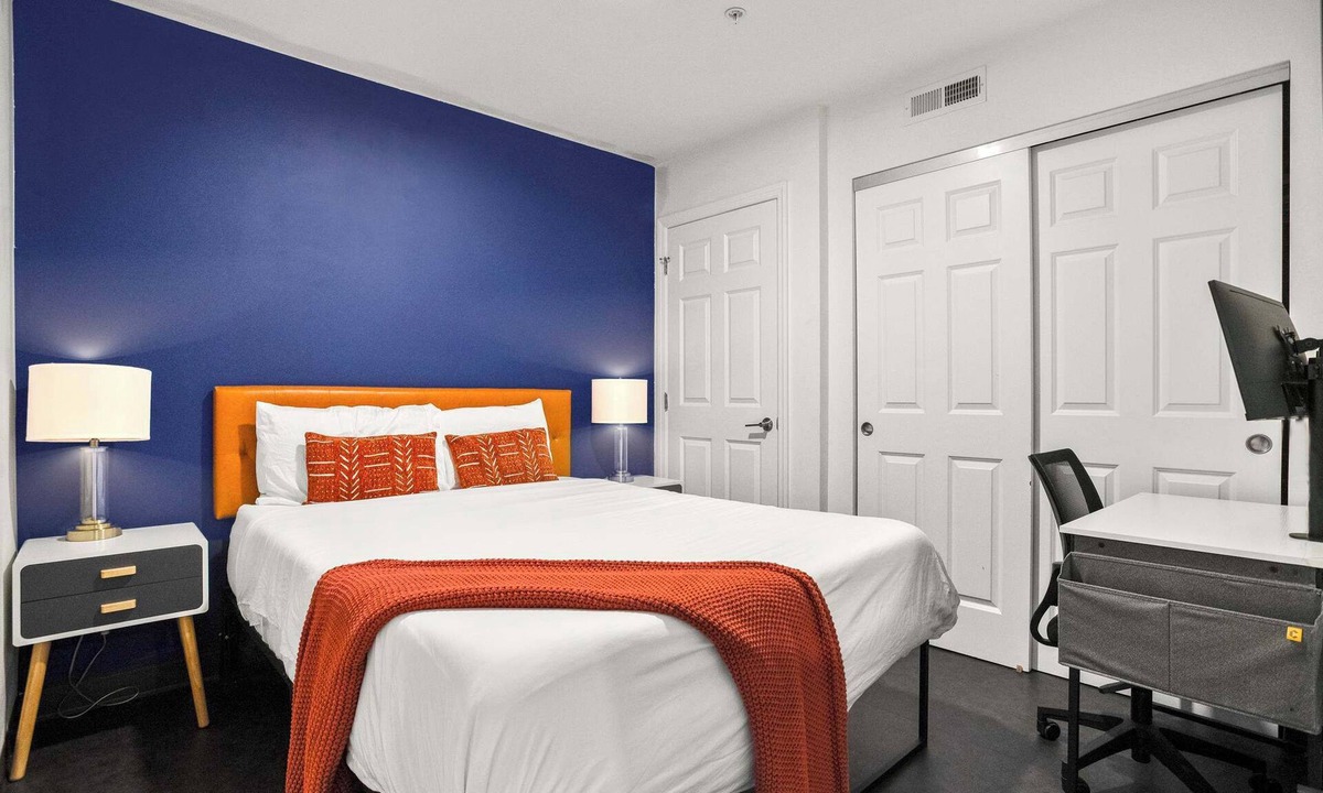 Cultural District Apartment | CozySuites Stunning 1BR in Downtown Pitts #31