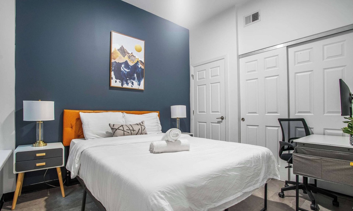 Cultural District Apartment | CozySuites Stunning 1BR in Downtown Pitts 38