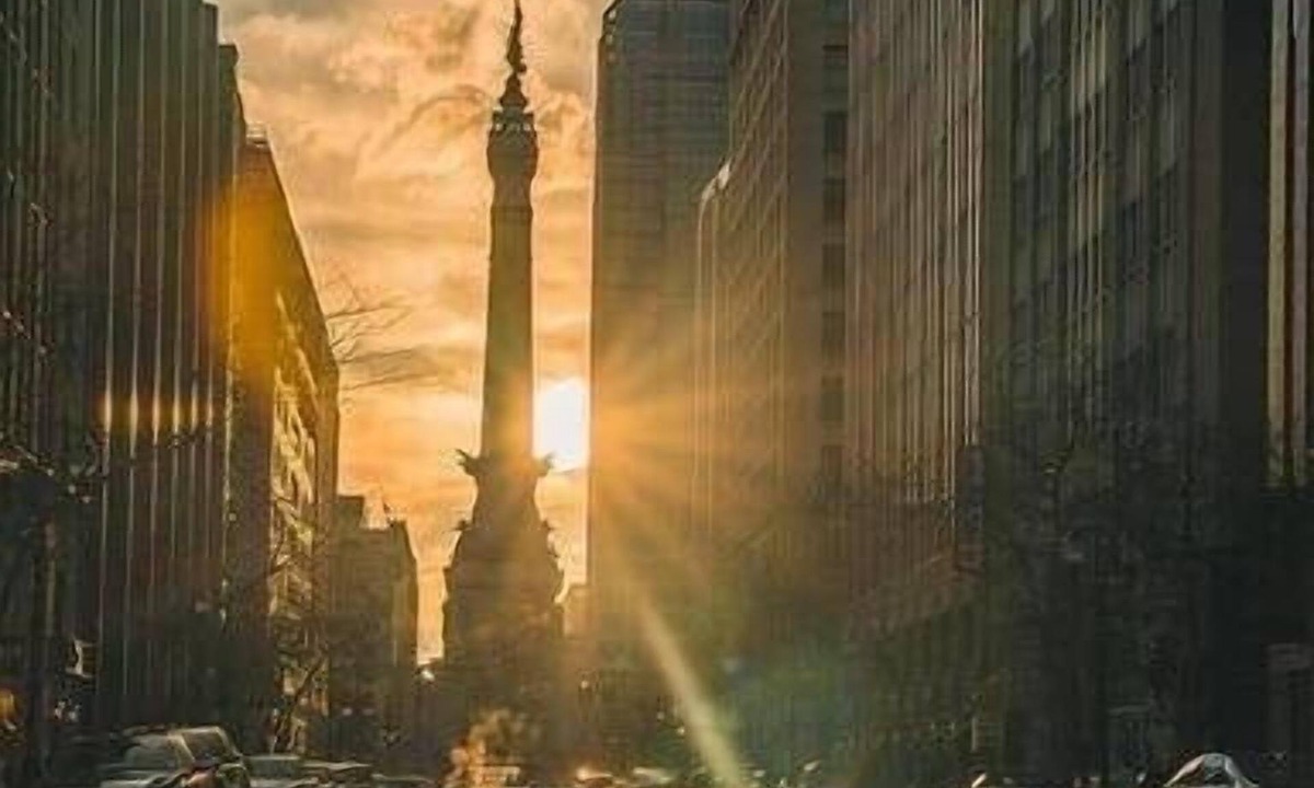 Cole-Noble District Apartment | CozySuites TWO Bold Apts, Monument Circle, Indy