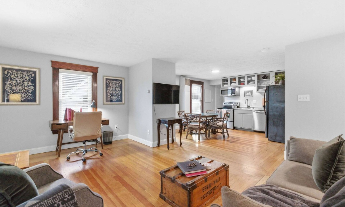 Manchester Apartment | Craftsman Cozy Top Flr 1 Bed1- 1 Ba Private Porch