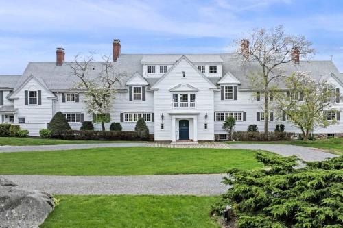 Gloucester House | Cranberry Hill | 9 BR 22 Acre Estate | Sleeps 24