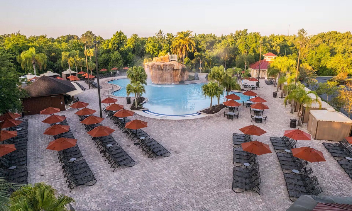 West Kissimmee Hotel | Create Lasting Memories From Day One! 3 Units with Kitchen, Outdoor Pool!