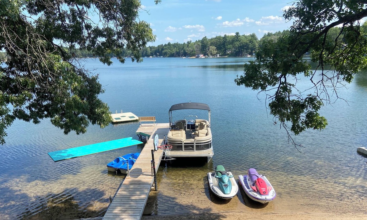 Wild Rose House | Creating Memories -Pine Lake, Wild Rose, 4000 sq ft -sleeps 16+, 6+ BR, 3.5 bath