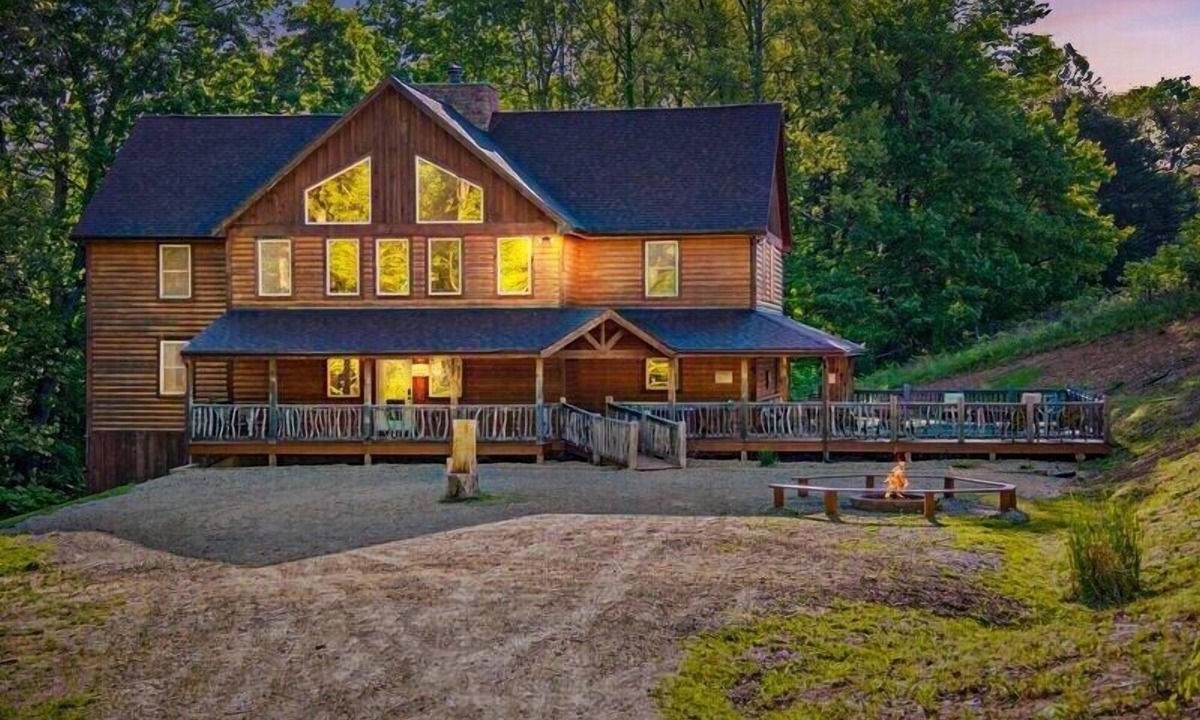 Rockbridge Cabin | Creek Lodge | Hocking Hills, 7BR, Pool, Theater