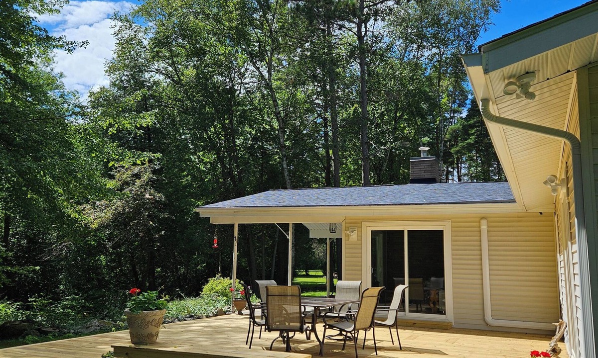 Carsonville House | Creekside Forest Retreat, IR Sauna, L2+ EV Charger