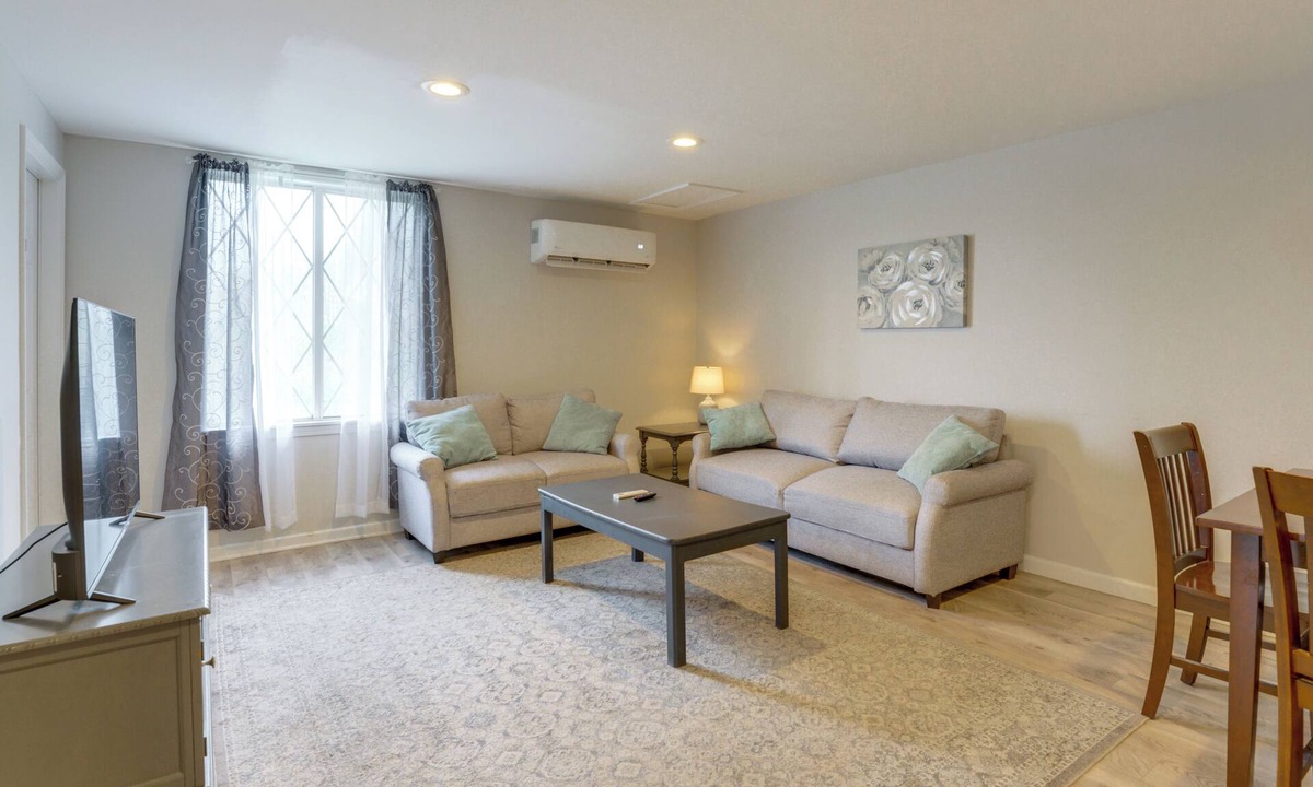 Port Huron Condo | Creekside Picnic Area! Stay Near Blue Water Bridge