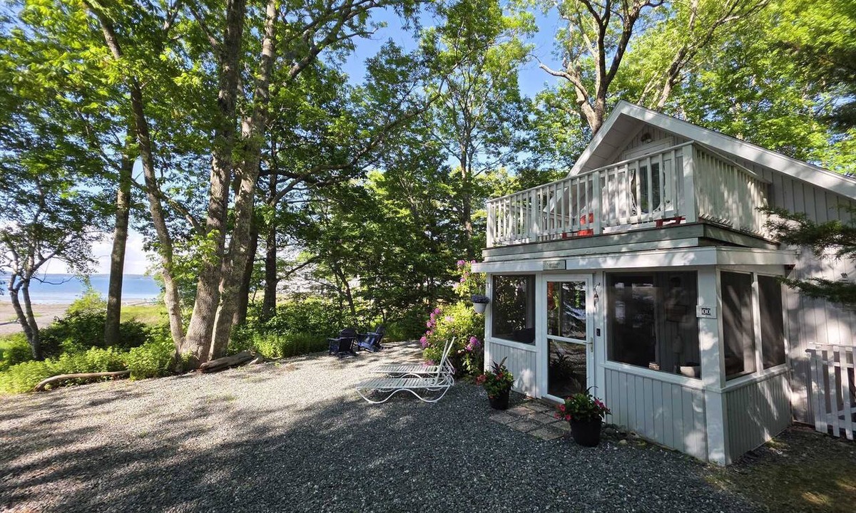 Salsbury Cove Cottage | Cross Carriage House - Oceanside Cottage-On Frenchman's Bay by Acadia NP