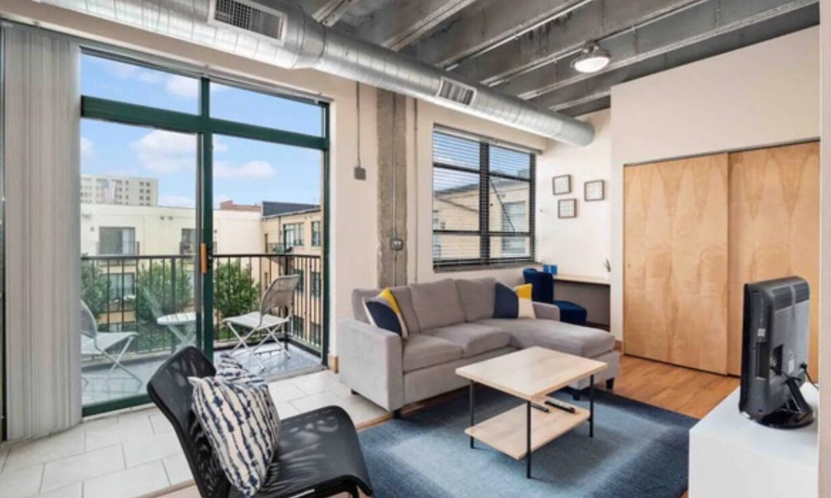 Downtown West Apartment | Crown Hidden Suite Free Self-Prepared Breakfast Free Street Parking