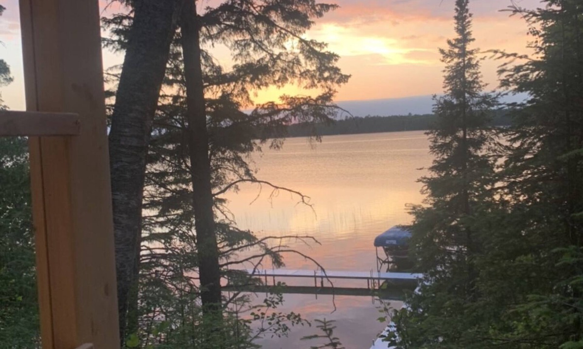 Grand Rapids House | Crystal Clear Beautiful Deer Lake 5 Bdrm Gorgeous Northwoods Cabin Finnish Sauna