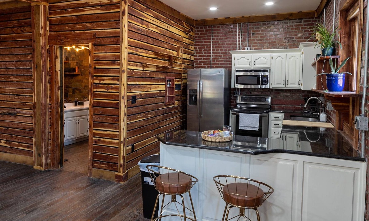 Holden Apartment | Cute 2 bdrm apartment above Coffee shop