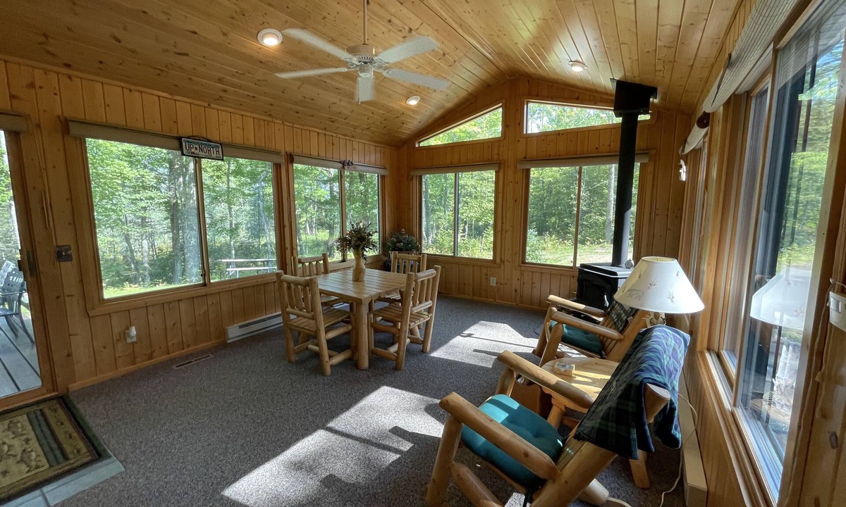 Crosslake Cabin | Cute and Cozy Up North Log Cabin