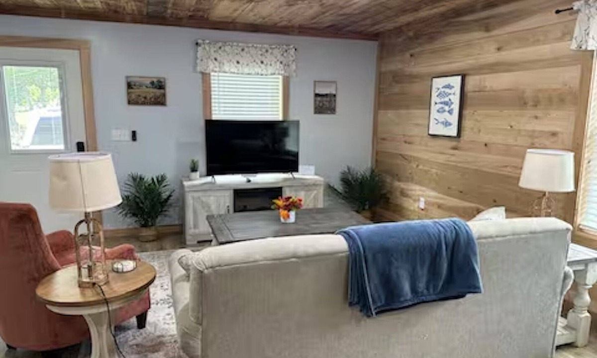 Albany Apartment | Cute and Quaint!