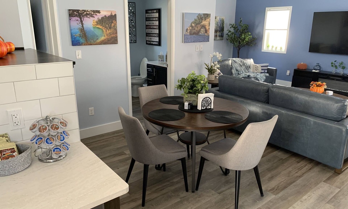 Caro House | Cute little bungalow on M-81