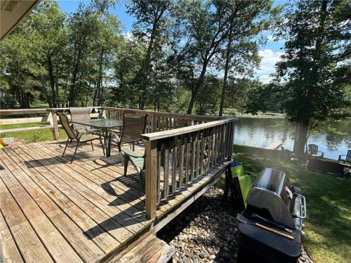 Crosslake House | Cute Whitefish Cabin with Hot tub
