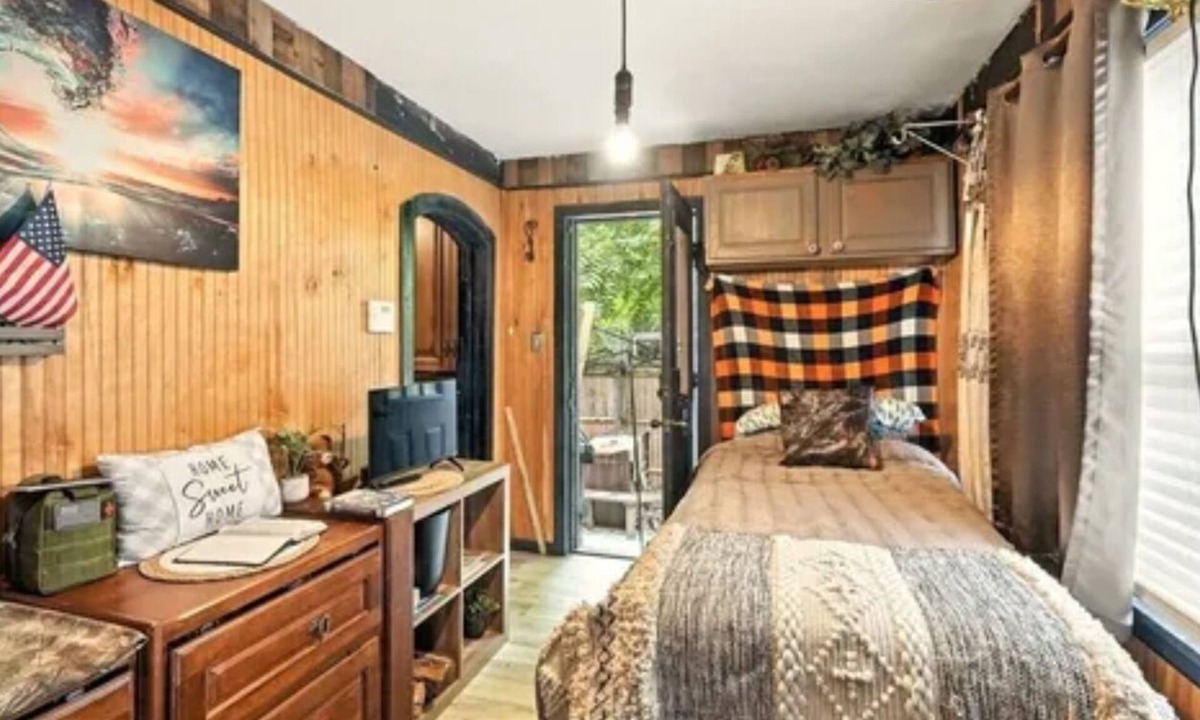 Cuyahoga Falls Apartment | Cuyahoga River Man Cave