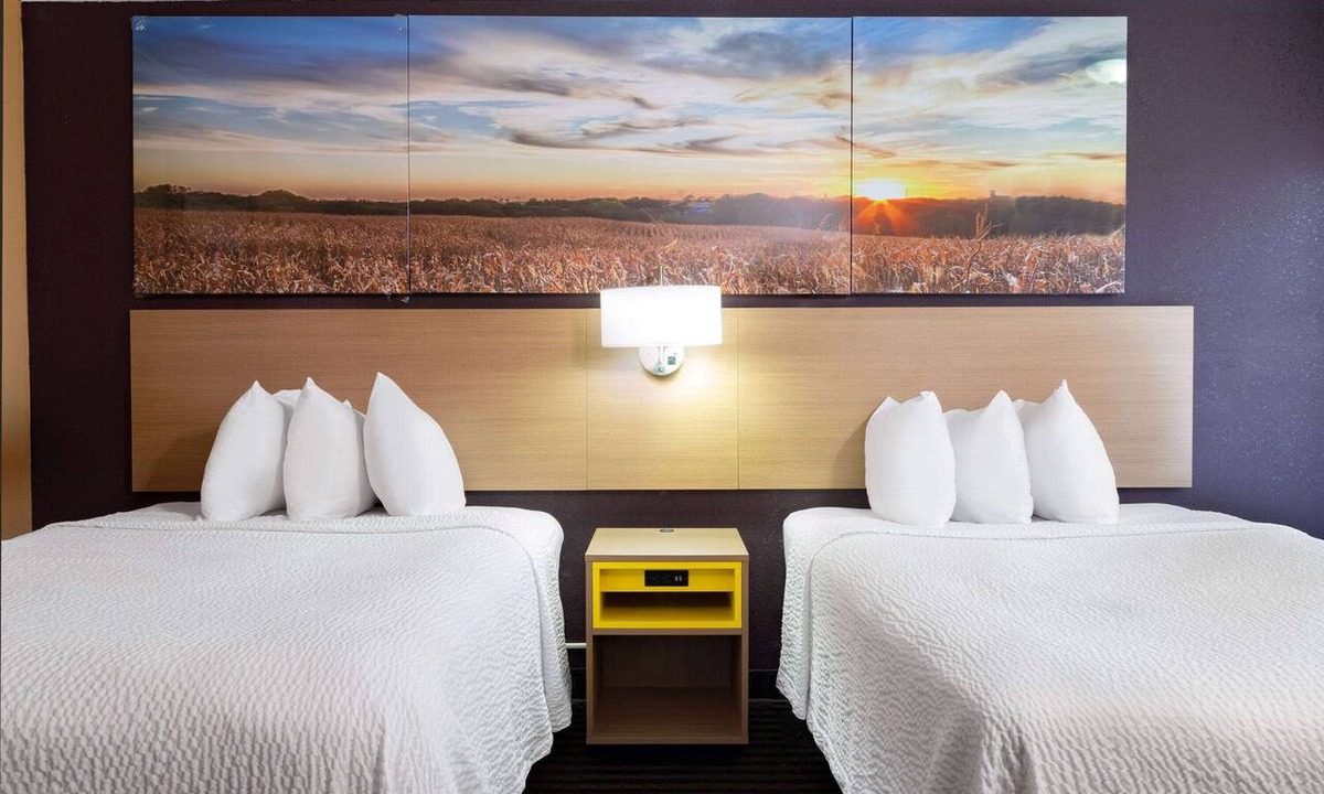 Anderson Hotel | Days Inn by Wyndham Anderson IN