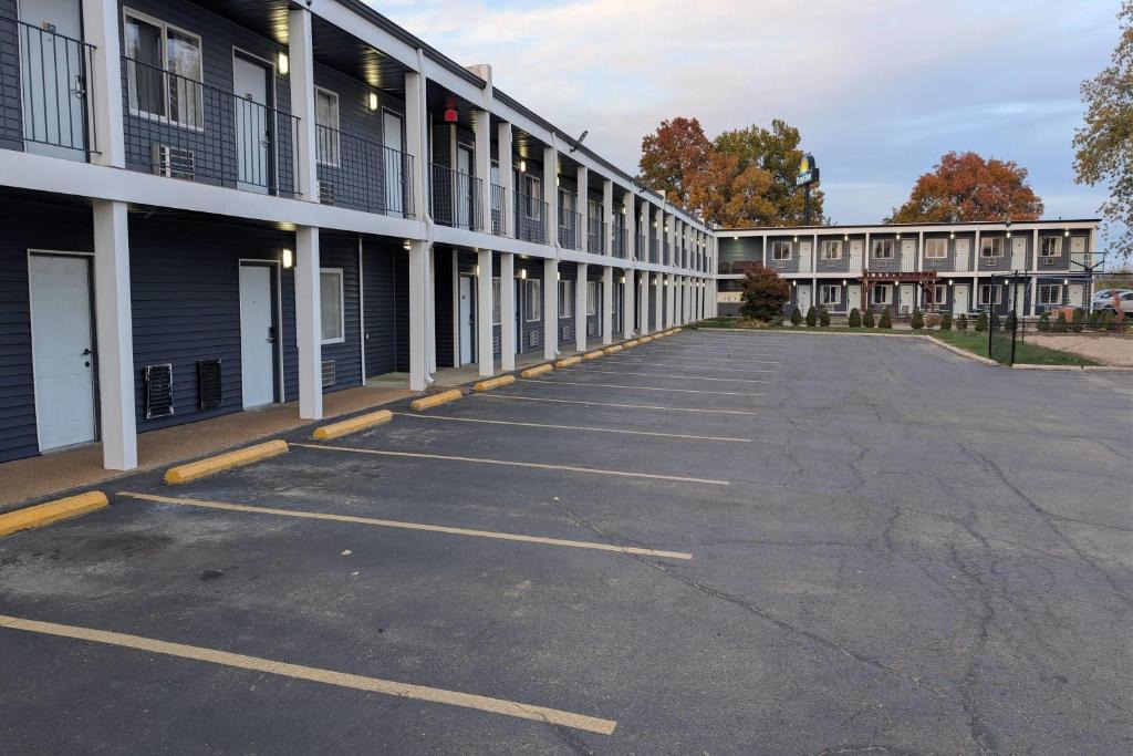 Champaign Hotel | Days Inn by Wyndham Champaign/Urbana