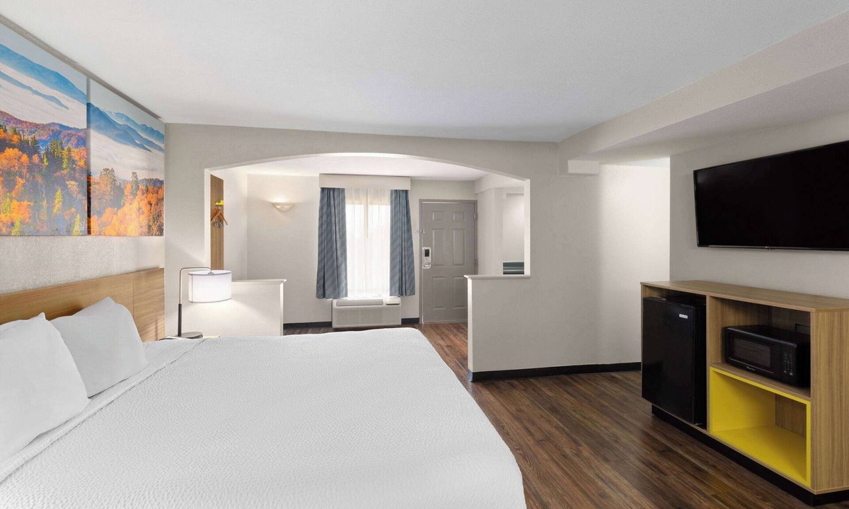 Clarksville Hotel | Days Inn by Wyndham Clarksville North