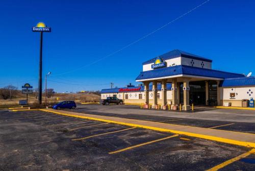 Clinton Hotel | Days Inn by Wyndham Clinton OK