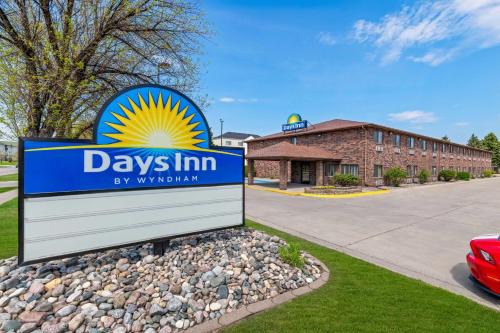Grand Forks Hotel | Days Inn by Wyndham Columbia Mall