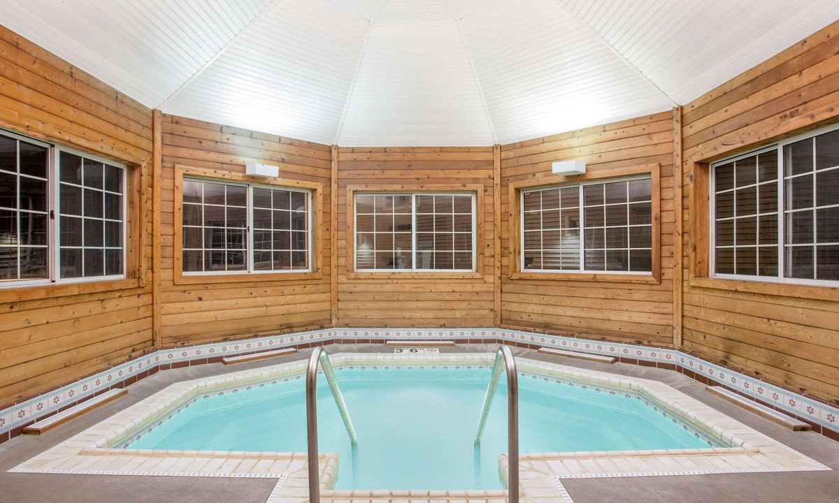 Marquette Hotel | Days Inn by Wyndham Marquette