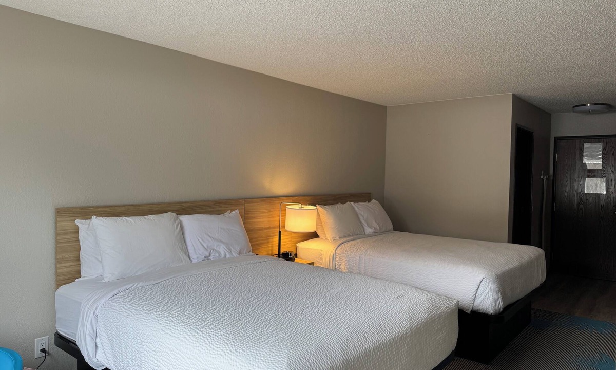 Sault Ste. Marie Hotel | Days Inn by Wyndham Sault Ste Marie MI