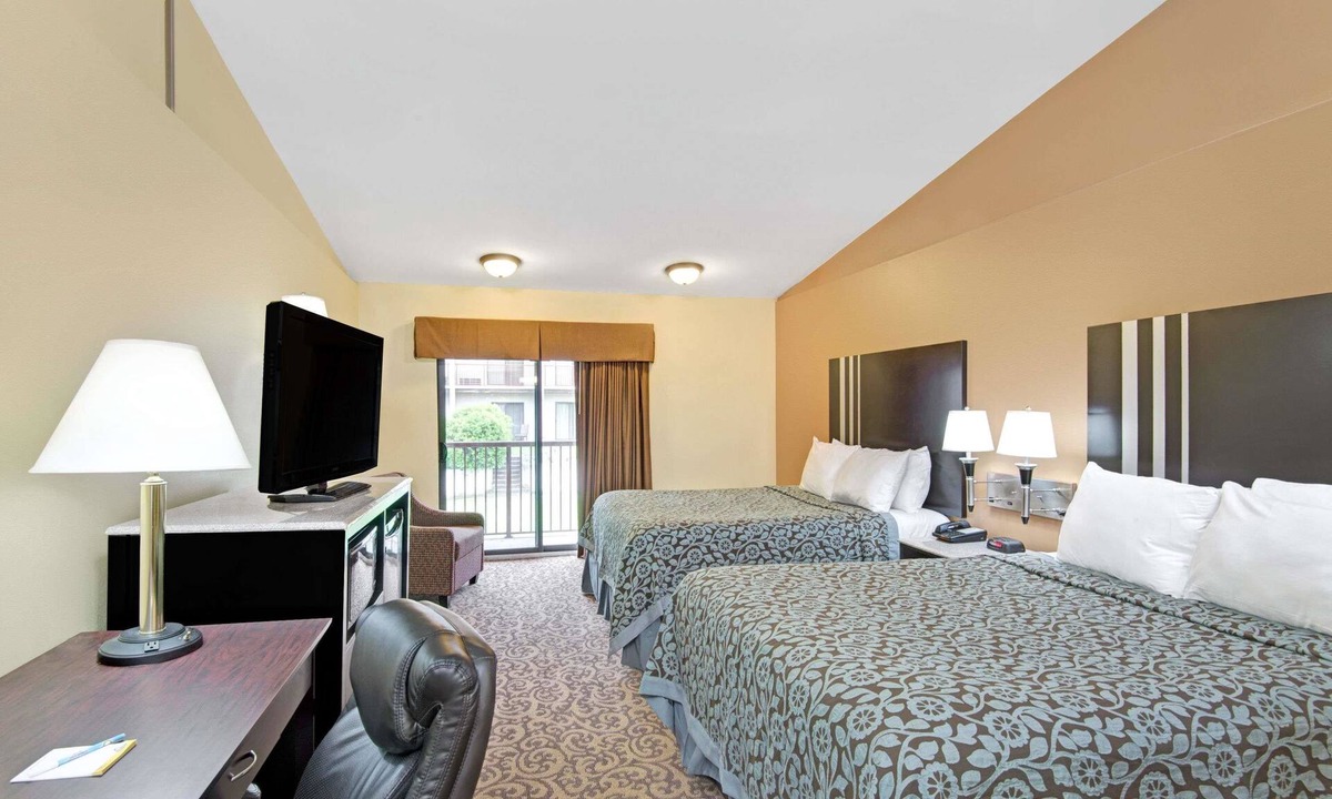 Washington Hotel | Days Inn by Wyndham Washington Pennsylvania