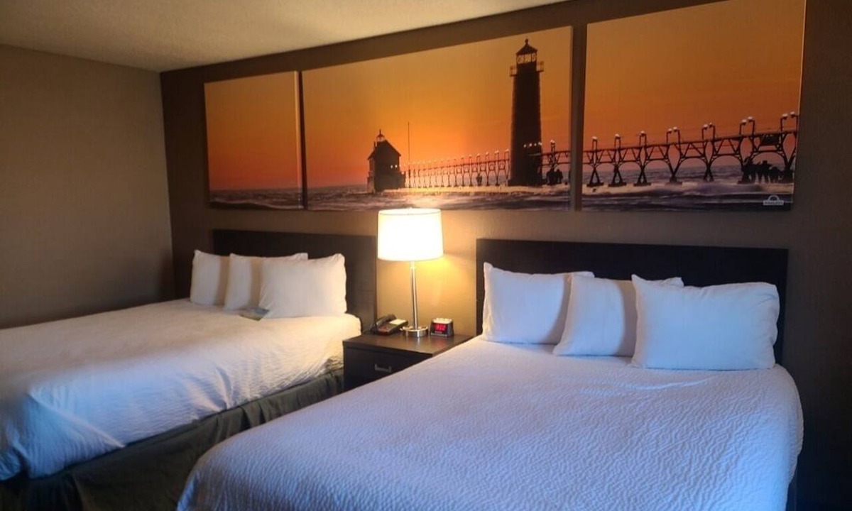 Watertown Hotel | Days Inn by Wyndham Watertown
