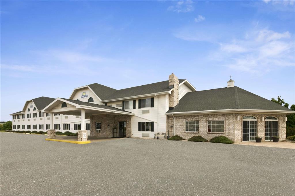 Kaukauna Hotel | Days Inn & Suites by Wyndham Kaukauna WI