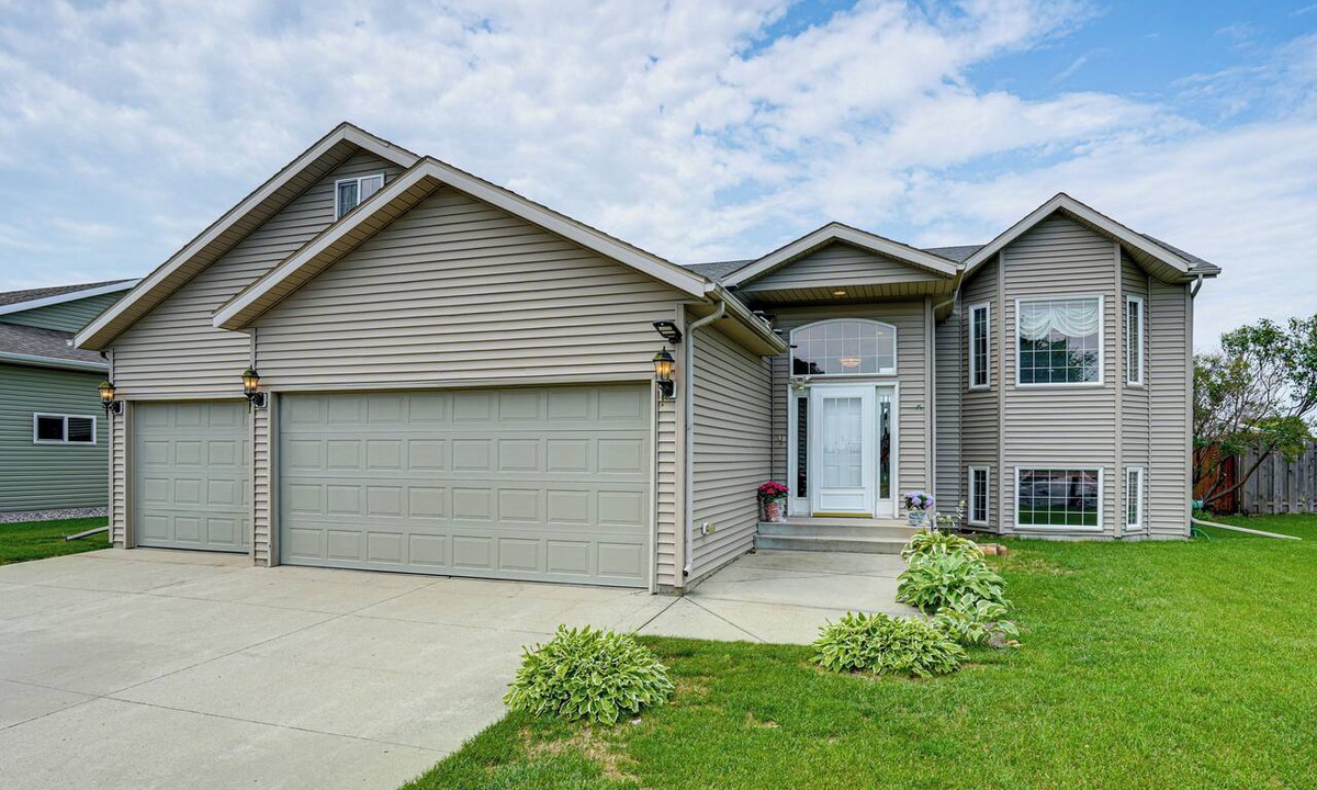Moorhead House | Deck & Yard! Moorhead Getaway Near Downtown Fargo